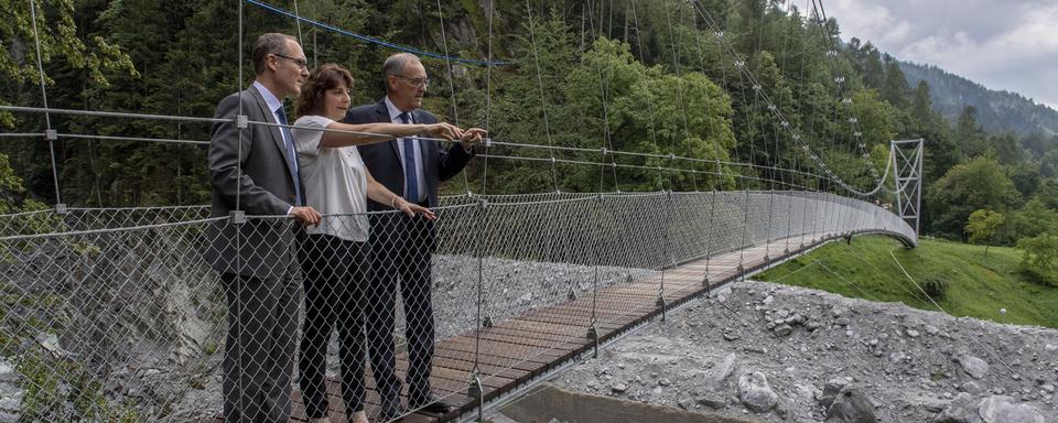 Guy Parmelin s'est rendu à Bondo. [Keystone - Giancarlo Cattaneo]