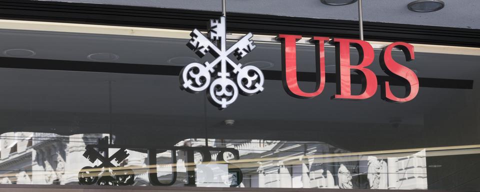 L'entrée de la banque UBS, sur la Paradeplatz de Zurich. [Keystone - Gaetan Bally]