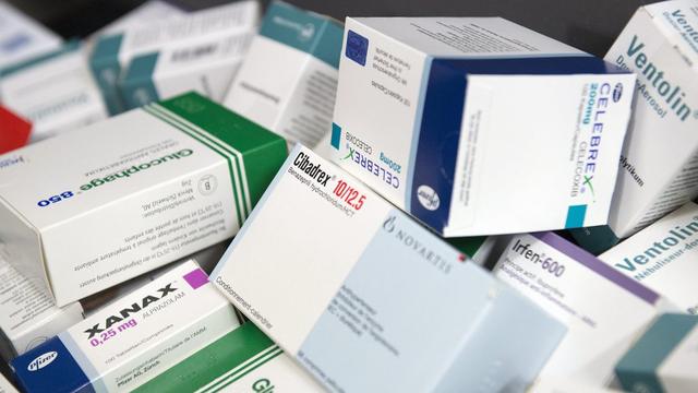 En France, 530 médicaments étaient en situation de rupture de stock en 2017. [Keystone - Peter Schneider]