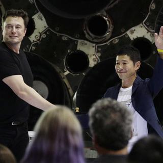 Le patron de SpaceX Elon Musk et le Japonais Yusaku Maezawa à Hawthorne en Californie. [AP/Keystone - Chris Carlson]