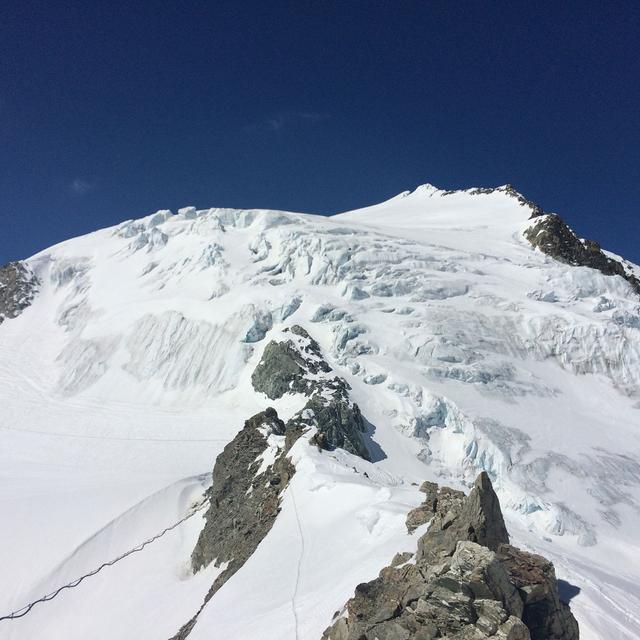 Vue sur le Pigne d'Arolla depuis la cabane des Vignettes. [DR - Philippe Etter]