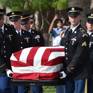 L'hommage au sénateur John McCain à l'Arizona State Capitol, 30.08.2018. [AFP - Robyn Beck]