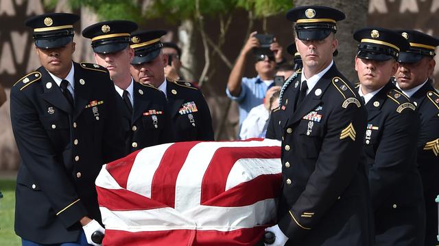 L'hommage au sénateur John McCain à l'Arizona State Capitol, 30.08.2018. [AFP - Robyn Beck]