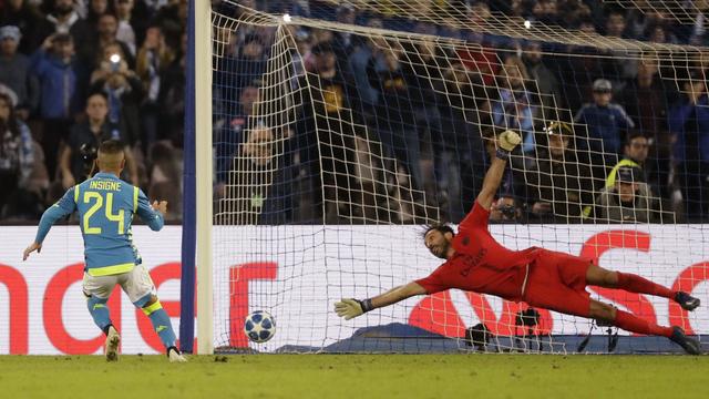 Insigne bat Buffon en tirant son penalty à la perfection. [Andrew Medichini]