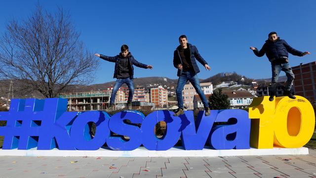 Tout le Kosovo se prépare à célébrer l'anniversaire de l'indépendance (ici, à Kacanik). [Reuters - Ognen Teofilovski]