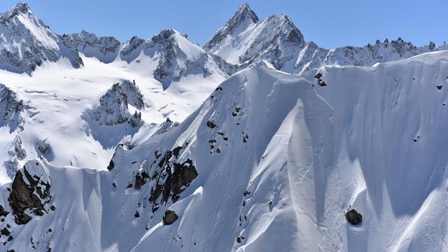 Le risque d'avalanche est marqué dans une large partie des Alpes suisses. [Keystone - Police valaisanne]