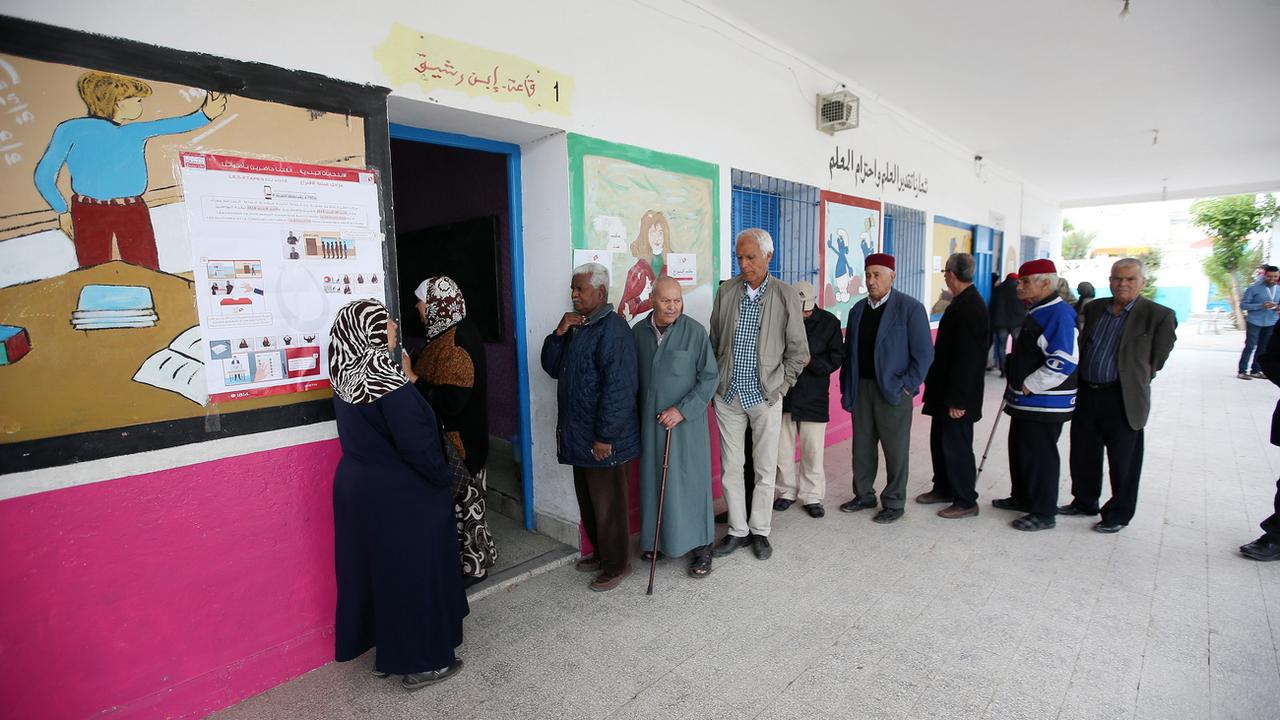 Les Tunisiens votent pour les premières élections municipales depuis la révolution de 2011. [EPA/Keystone - Mohamed Messara]