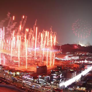 Le feu d'artifice de la cérémonie d'ouverture des Jo de PyeongChang. [EPA/Keystone - Jeon Heon-kyun]