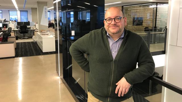 Jason Rezaian dans les bureaux du Washington Post. [RTS - Raphaël Grand]