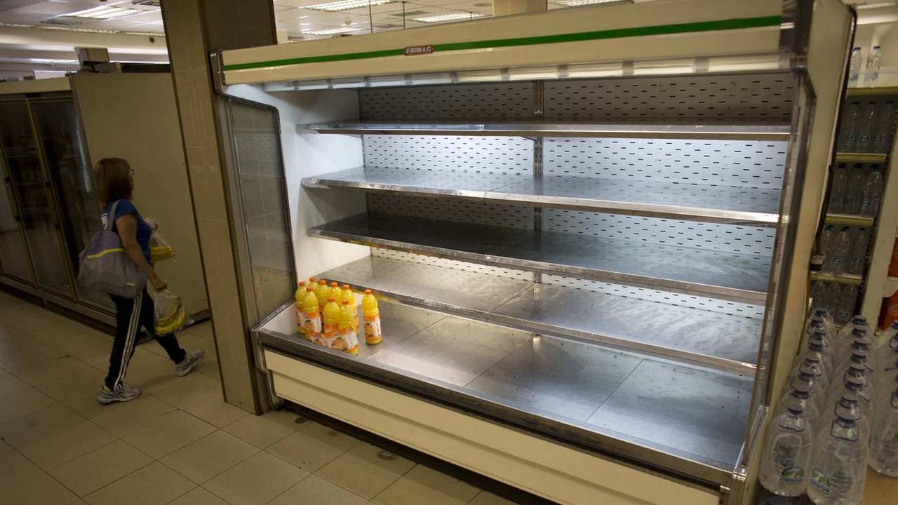 La crise économique a vidé les rayons des magasins vénézuéliens. [AP/Keystone - Ariana Cubillos]