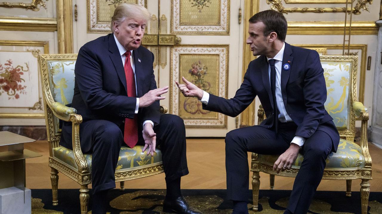Emmanuel Macron reçoit Donald Trump à l'occasion des commémorations du centenaire de la fin de la Première Guerre mondiale. [Keystone - Christophe Petit Tesson, Pool via AP]
