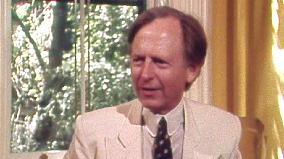 Le journaliste et écrivain américain Tom Wolfe en 1989. [RTS]