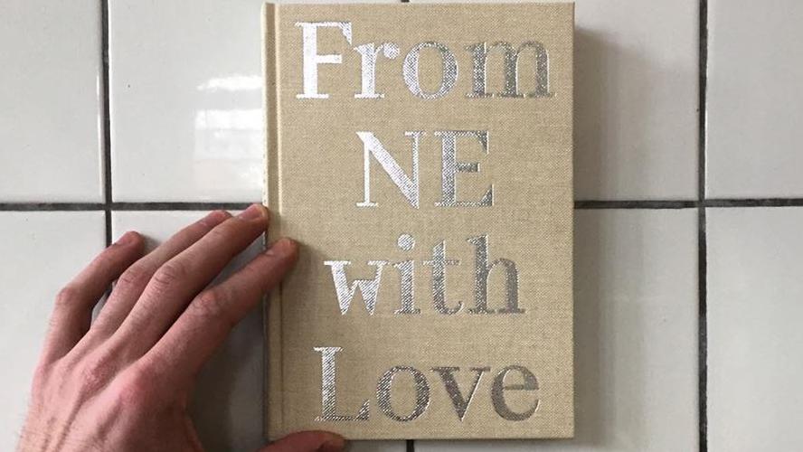 L'ouvrage "From NE with Love", premier dictionnaire d'artistes neuchâtelois. [facebook.com/pg/quartiergeneral2300]