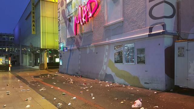 Le quartier du Flon envahi par les déchets. [RTS - Céline Fontannaz]