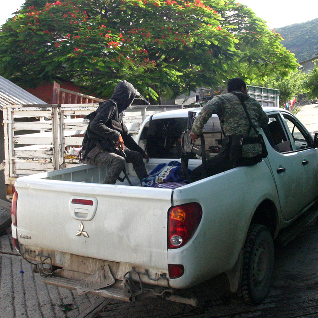 Vigiles patrouillant dans une localité de l'Etat mexicain du Guerrero, 19.06.2018. [AP/Keystone - Mark Stevenson]