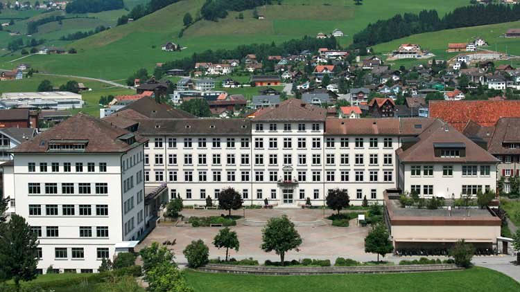 L'élève est scolarisé au gymnase Sankt Antonius d’Appenzell. [ai.ch]