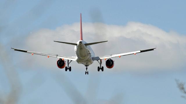 Un avion dans le ciel britannique, au-dessus de Gatwick (photo prétexte). [EPA/Keystone - Gerry Penny]