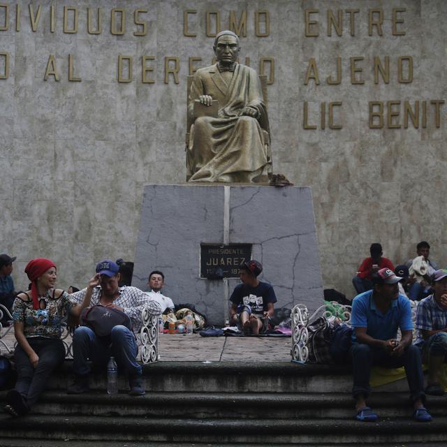 Des migrants, dirigés vers les Etats-Unis, prennent un temps de repos dans la ville de Tapachula au Mexique. [AFP - Moises Castillo]