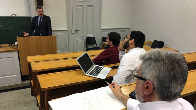 Le cours du professeur Dermange à l'Université de Genève. [RTS - Francesca Argiroffo]