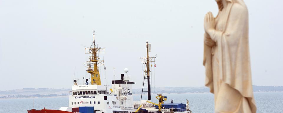 L'Aquarius au large du port italien de Pozzallo, 01.06.2018. [AP/Keystone - Salvatore Cavalli]