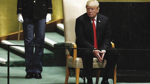 Mardi 25 septembre: Donald Trump pensif avant de s'exprimer à la tribune de l'ONU à New York. [Keystone - AP Photo/Richard Drew]