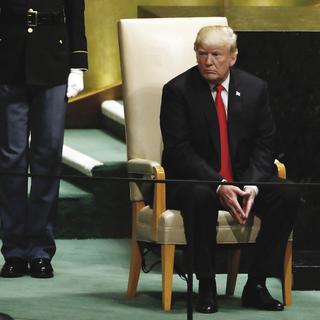Mardi 25 septembre: Donald Trump pensif avant de s'exprimer à la tribune de l'ONU à New York. [Keystone - AP Photo/Richard Drew]