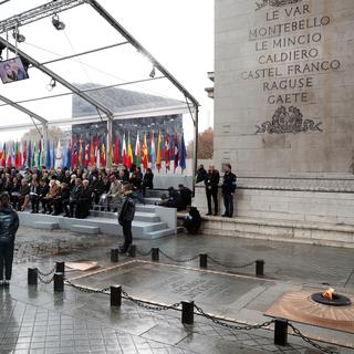 Les dirigeants du monde entier participent à la cérémonie sous l'Arc de Triomphe. [Reuters - Benoît Tessier/Pool]