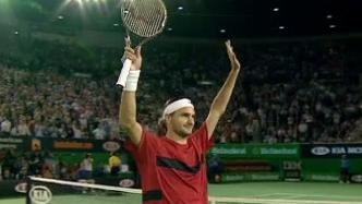 Roger Federer devient numéro 1 ATP après sa victoire en demi-finale de l'Open d'Australie 2004 [RTS]