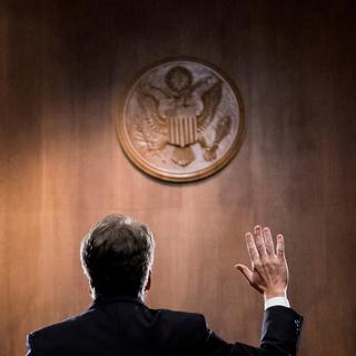 Brett Kavanaugh, candidat à la Cour suprême américaine, prête serment avant de réagir au témoignage d'une femme l'accusant d'agression sexuelle [Reuters - Tom Williams]