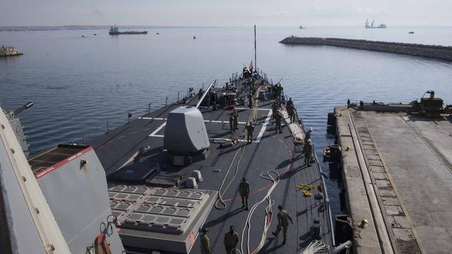 Photo de l'US Navy montrant l'USS Donald Cook. Le destroyer a quitté Chypre le 9 avril pour se positionner dans la zone du port syrien de Tartous. [AFP - Alyssa WEEKS / Navy Office of Information]