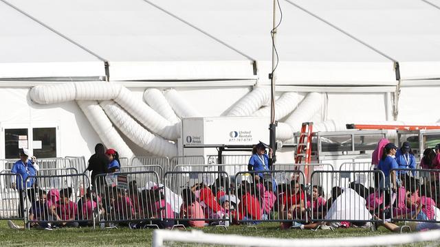 Des enfants migrants - non accompagnés ou séparés de leurs parents, dans un centre de détention à Homestead, en Floride, le 18 juin 2018. [AP/Keystone - Wilfredo Lee]