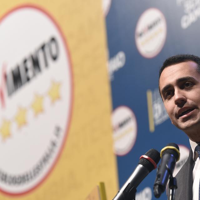 Luigi Di Maio, le leader du Mouvement 5 étoiles, lors d'un meeting le 17 février. [AFP - MARCO BERTORELLO]