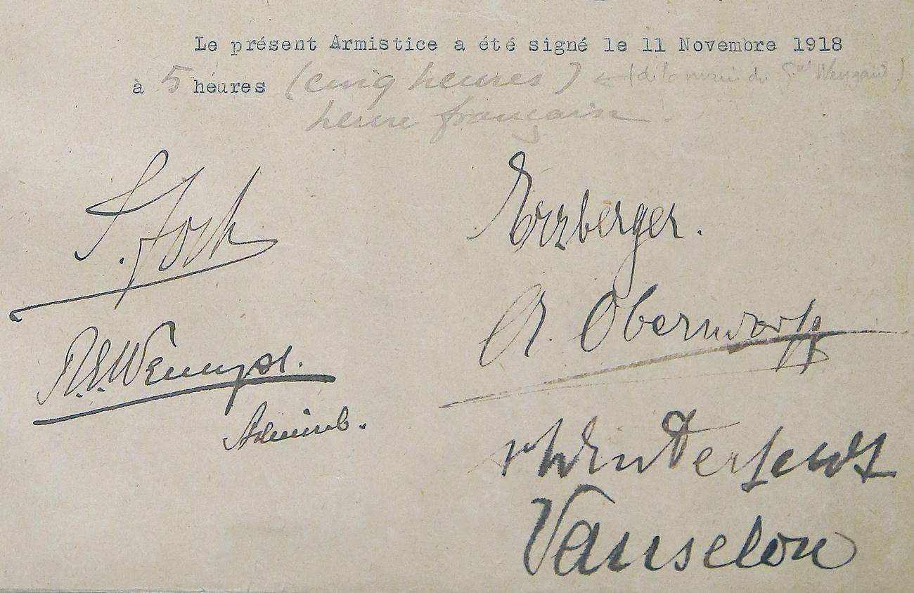 Le document de l'armistice, qui mit fin à la Première guerre mondiale, signé le 11 novembre 1918. [Keystone - MICHEL EULER]