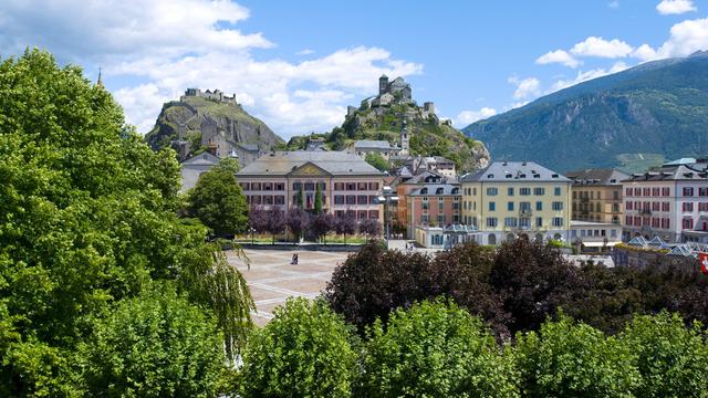 Les autorités sédunoises veulent "plus de vert et moins de gris" pour leur ville. [Keystone - Gaëtan Bally]