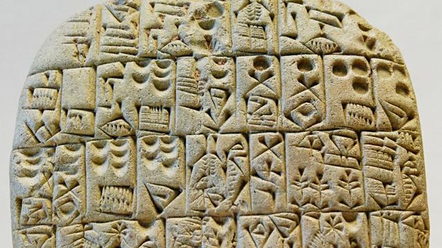 Contrat archaïque sumérien concernant la vente d'un champ et d'une maison. Shuruppak, inscription pré-cunéiforme (2600 av. J.-C.) [wikimedia]
