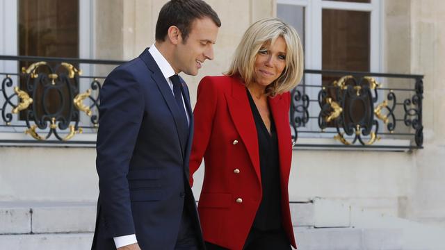 Le couple présidentiel français Emmanuel et Brigitte Macron, photographiés le 6 juillet 2017. [AFP - François Guillot]