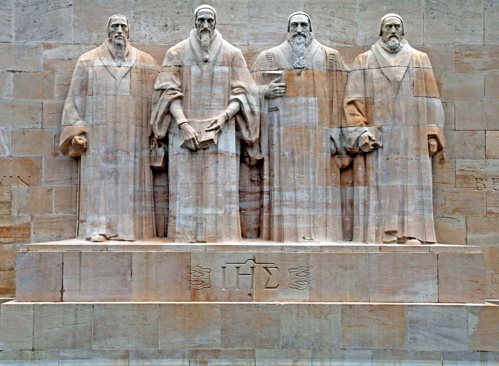 À Genève, le Mur des Réformateurs et ses théologiens protestants: Guillaume Farel, Jean Calvin, Théodore de Bèze et John Knox. [Fotolia - Inna Felker]