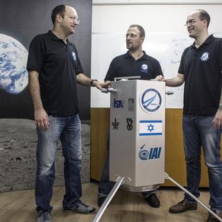 Les co-fondateurs de la société israélienne SpaceIL. [Reuters - Nir Elias]