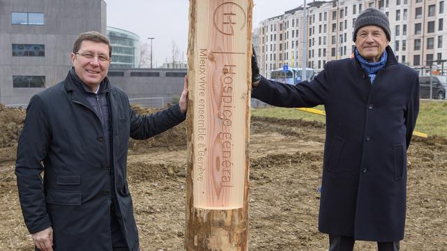 Le conseiller d'Etat genevois Mauro Poggia et Michael Møller, directeur général de l'ONU à Genève. [Keystone - Martial Trezzini]