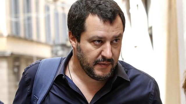 Le leader de la Lega, Matteo Salvini, devient vice-Premier ministre aux côtés de Luigi Di Maio (M5S), et prend la tête du département de l'Intérieur. [ANSA/AP/Keystone - Giuseppe Lami]