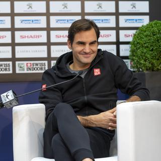 Roger Federer devant la presse à Bâle. [Keystone - Georgios Kefalas]
