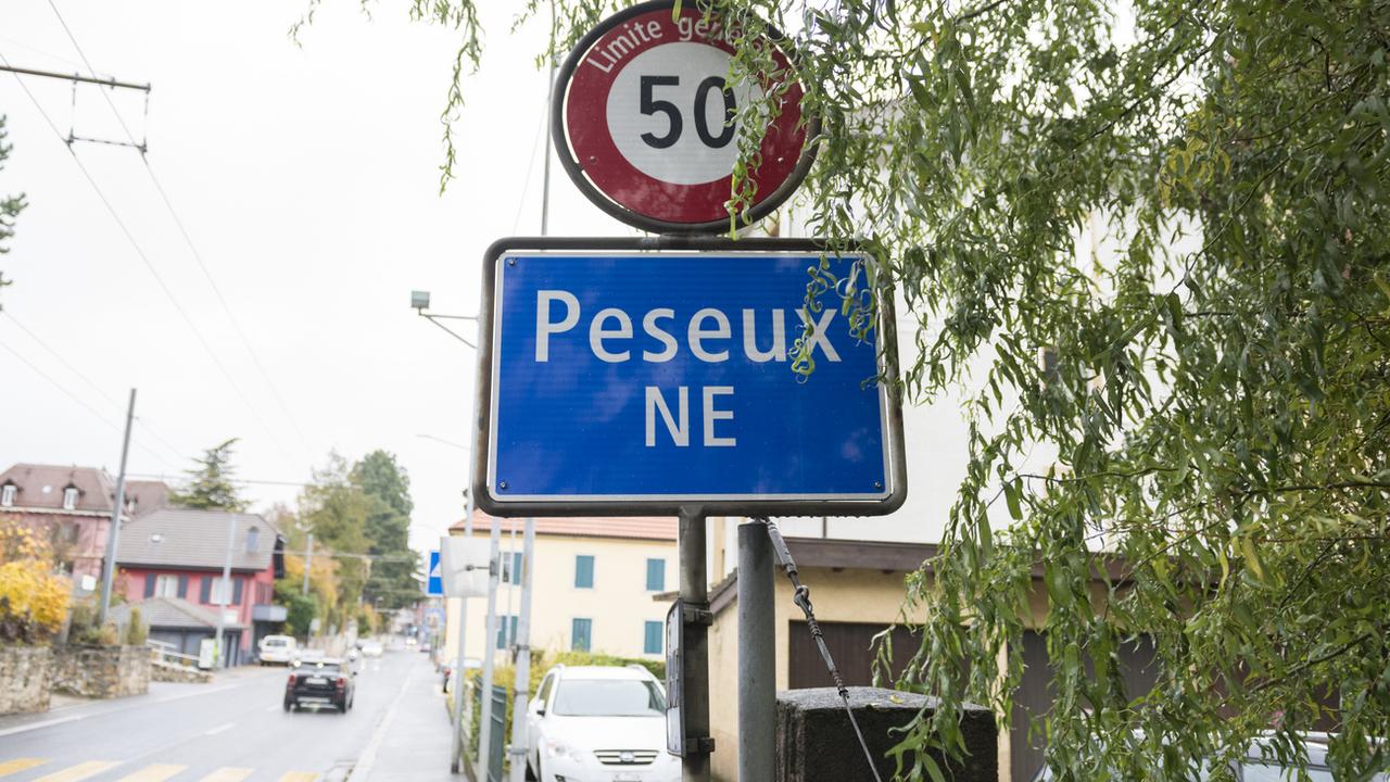 Les citoyens de Peseux disent "oui" à la fusion avec Neuchâtel. [Keystone - Adrien Perritaz]