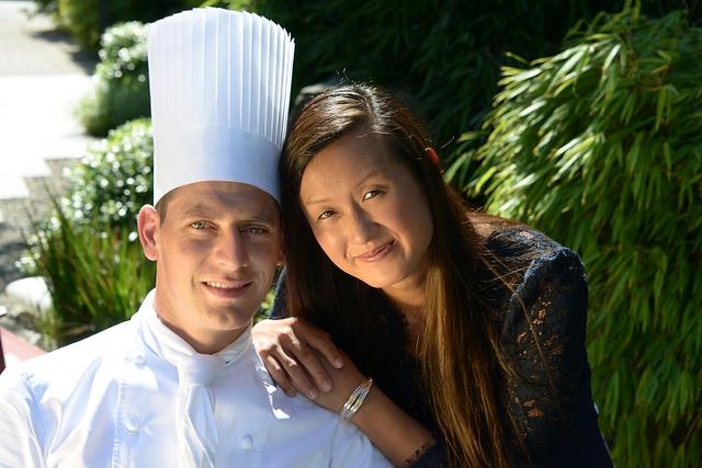 Jérémy Desbraux et sa compagne Anaëlle Roze succéderont à Georges et Andrea Wenger à la tête du Restaurant du Noirmont. [photos ldd]