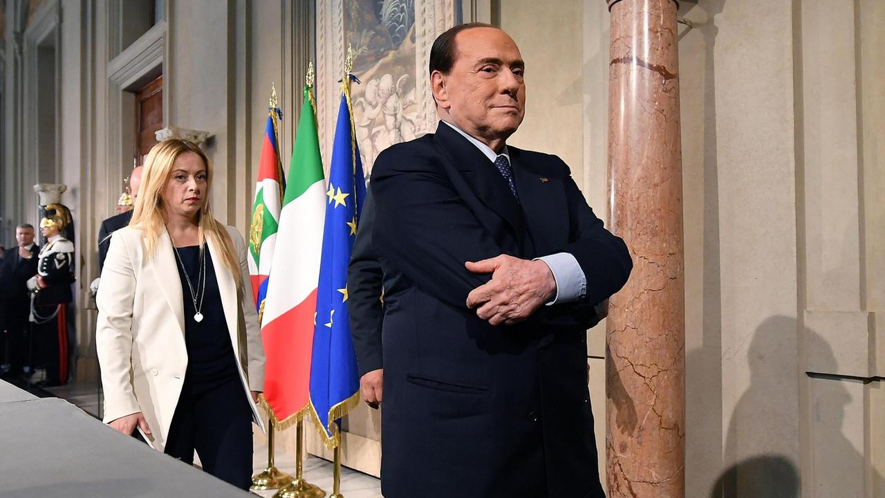 Silvio Berlusconi, leader du parti Forza Italia, lors d'un meeting avec le président Sergio Mattarella le 7 mai. [Keystone - Ettore Ferrari]
