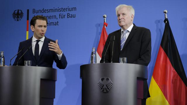 Le chancelier autrichien Sebastian Kurz (g.) et le ministre des Affaires étrangères Horst Seehofer à Berlin le 13 juin 2018. [Keystone/AP Photo - Markus Schreiber]