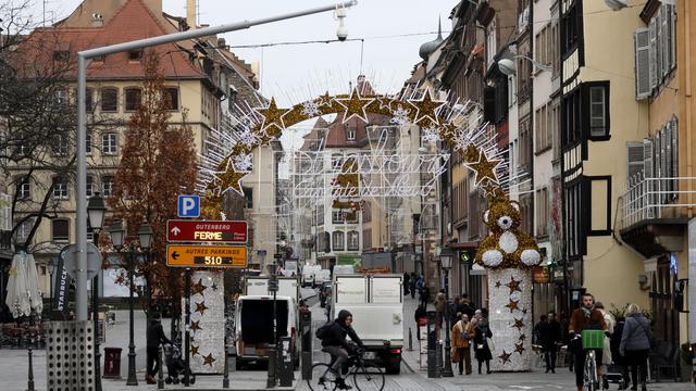 L'entrée du Marché de Noël de Strasbourg vendredi matin. [Keystone - EPA/Ronald Wittek]