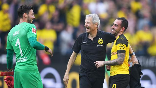 Favre, ici entouré de Bürki et d'Alcacer, reste invaincu cette saison en Bundesliga. [Uwe Speck]