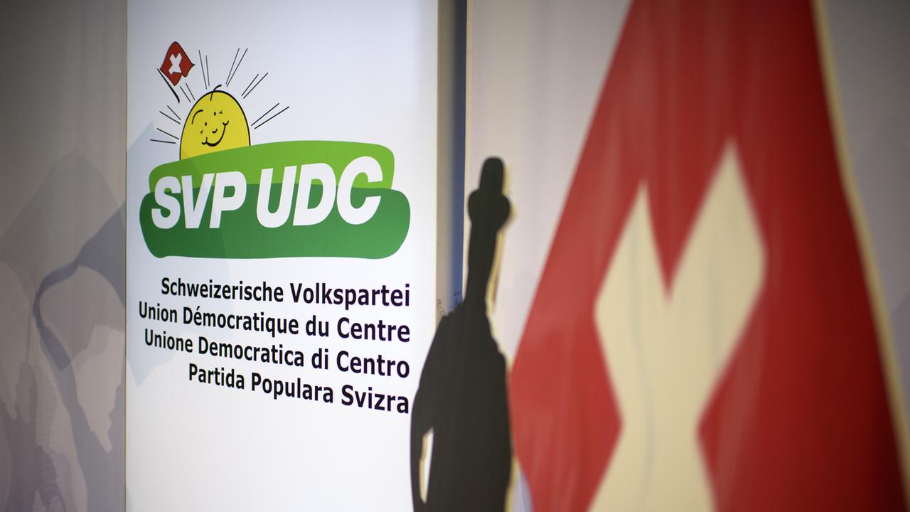 Les délégués de l'UDC sont rassemblés à Klosters, dans les Grisons, ce samedi 24 mars. [Keystone - Gian Ehrenzeller]