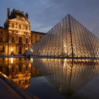 La pyramide du Louvre, dans la cour du musée parisien. [AFP - Manuel Cohen]