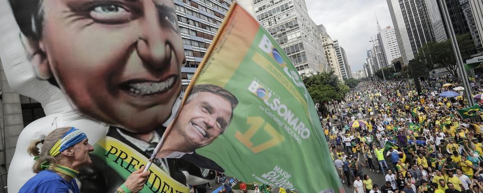 Des partisans du candidat d'extrême droite à la présidentielle brésilienne, Jair Bolsonaro, le 30 septembre 2018. [EPA/Keystone - Sebastiao Moreira]